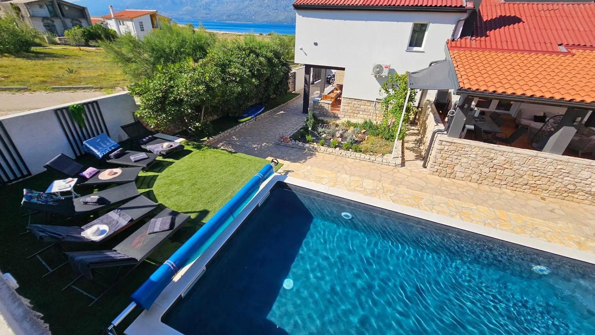 Villa Izziy By The Beach With A Sea View And Heated Pool Ražanac Croacia