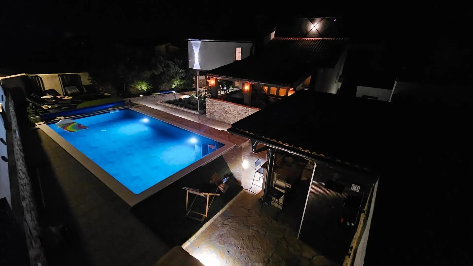 Villa Izziy By The Beach With A Sea View And Heated Pool Ražanac