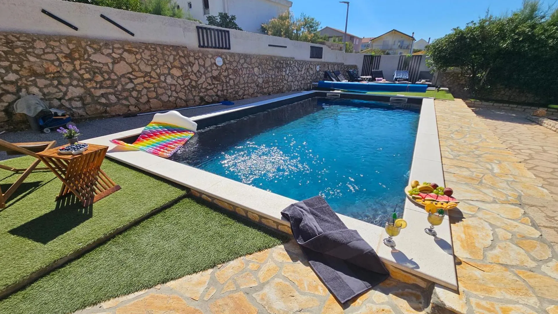 Villa Izziy By The Beach With A Sea View And Heated Pool Ražanac