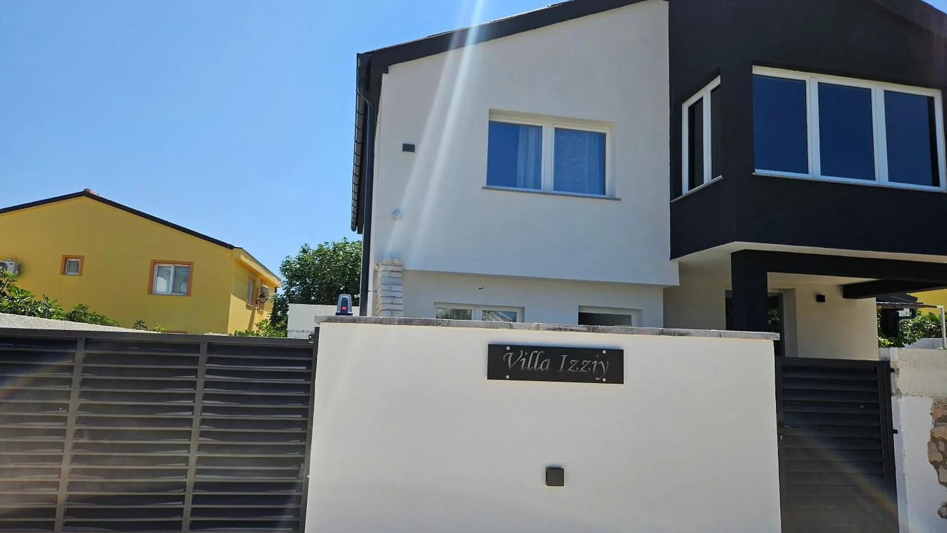 Villa Izziy By The Beach With A Sea View And Heated Pool Ražanac