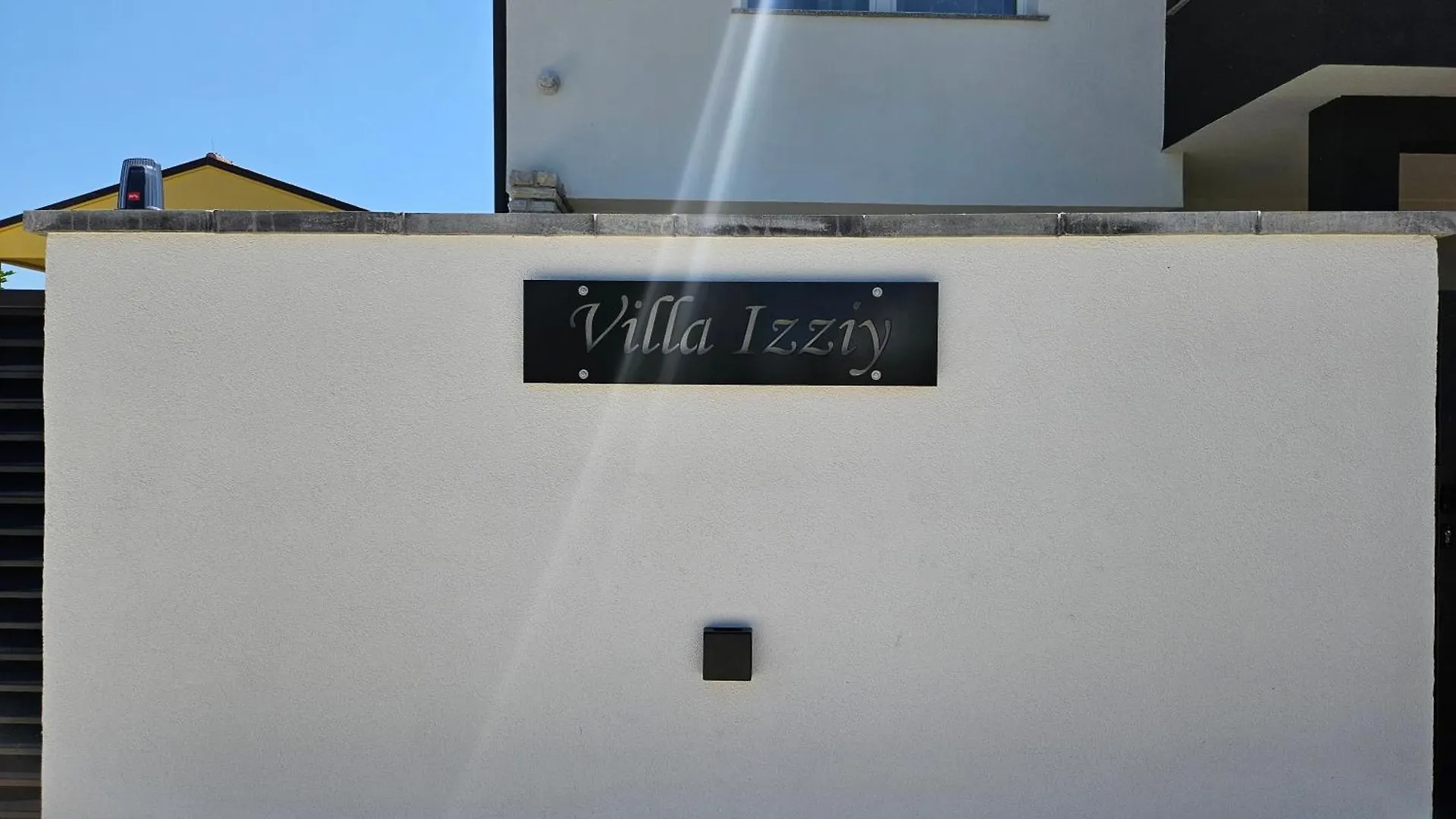Villa Izziy By The Beach With A Sea View And Heated Pool Ražanac Croacia